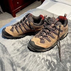 Columbia Low cut Hiking Boots ..Great Condition Size 8.5